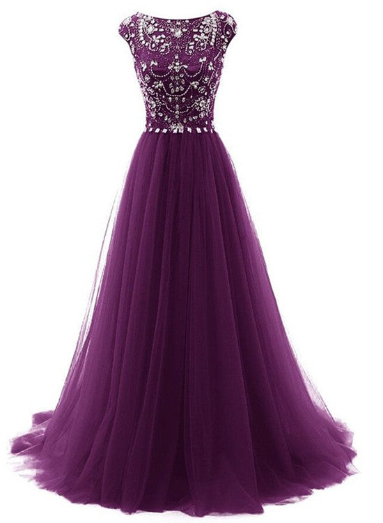 Hermoso vestido largo de fiesta de tul con cuentas