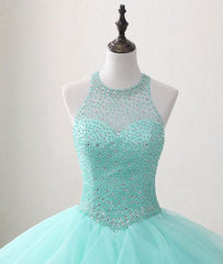 Vestido largo de quinceañera en organza verde menta y cuentas 