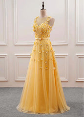 Vestido de fiesta largo de tul con flores amarillas 