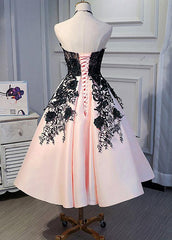 Hermoso vestido de dama de honor de satén largo hasta la rodilla 