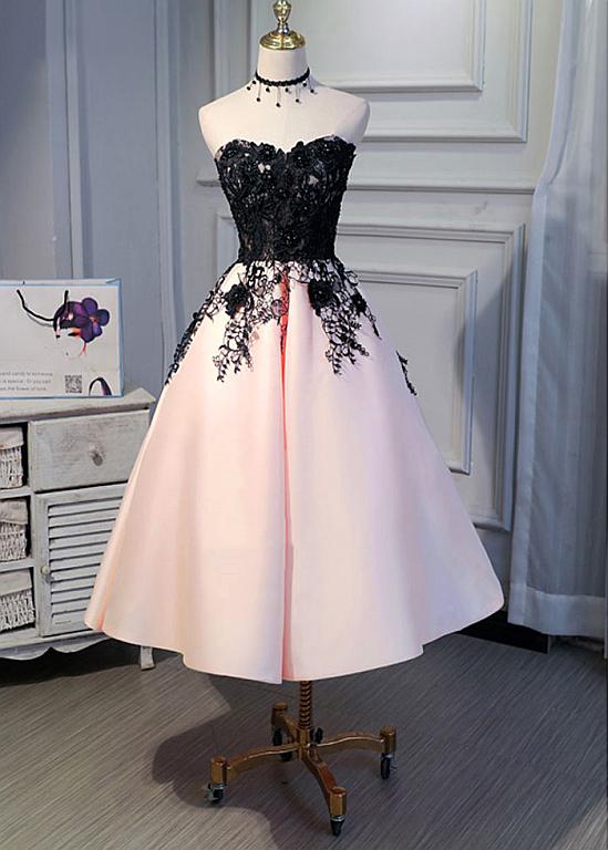 Hermoso vestido de dama de honor de satén largo hasta la rodilla 