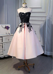 Hermoso vestido de dama de honor de satén largo hasta la rodilla 
