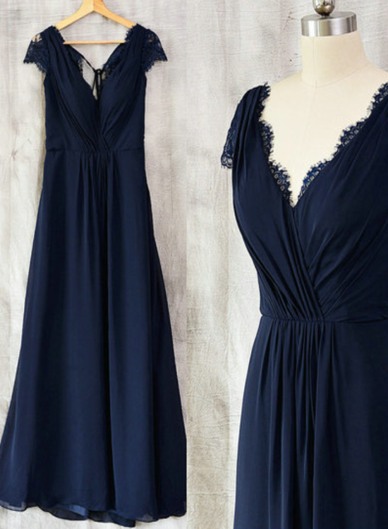 Vestido largo de dama de honor de corte A en gasa azul marino con encaje 