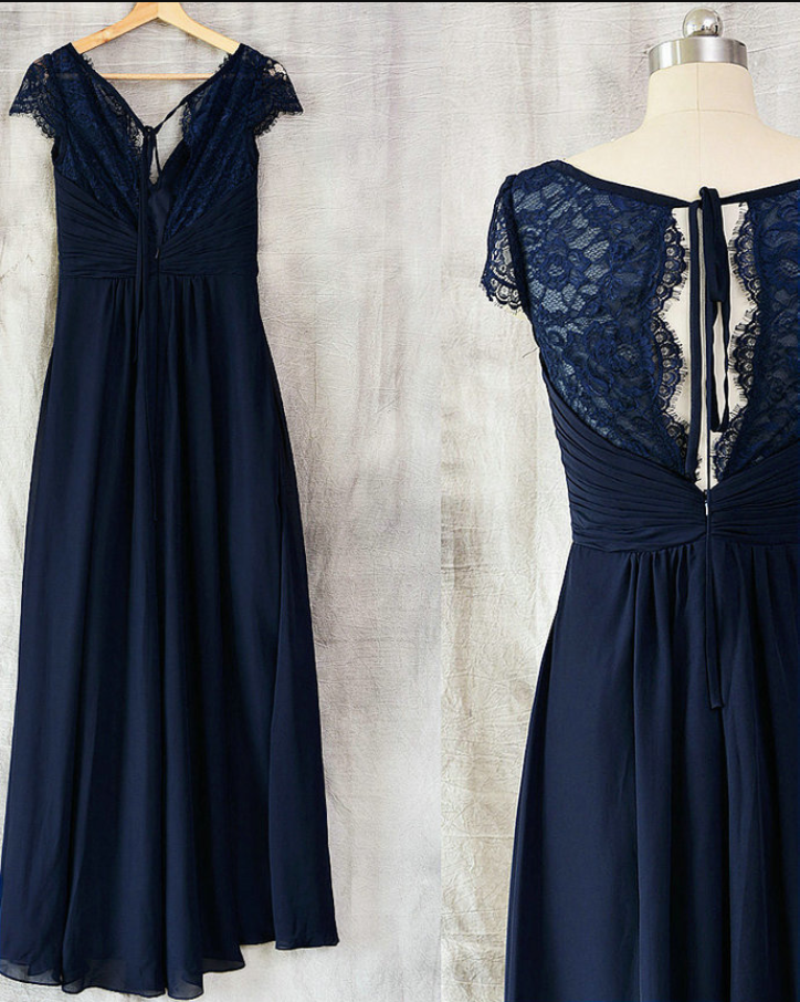 Vestido largo de dama de honor de corte A en gasa azul marino con encaje 
