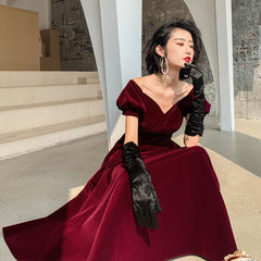 Lindo vestido formal largo de terciopelo rojo vino con corte en A 