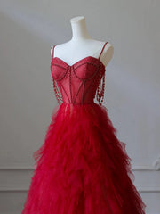 Vestido de fiesta largo de tul con cuentas y escote en forma de A en color rojo 