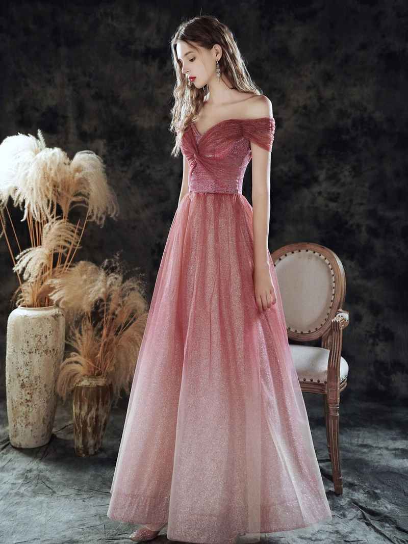 Vestido formal de tul brillante con degradado y escote en forma de corazón en color rosa 