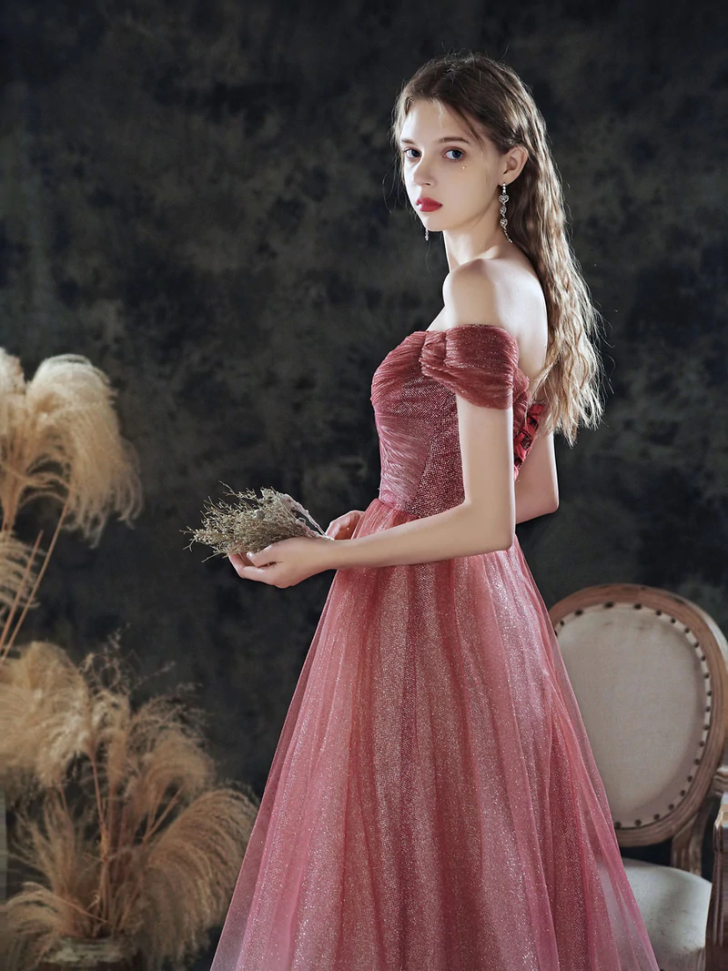 Vestido formal de tul brillante con degradado y escote en forma de corazón en color rosa 