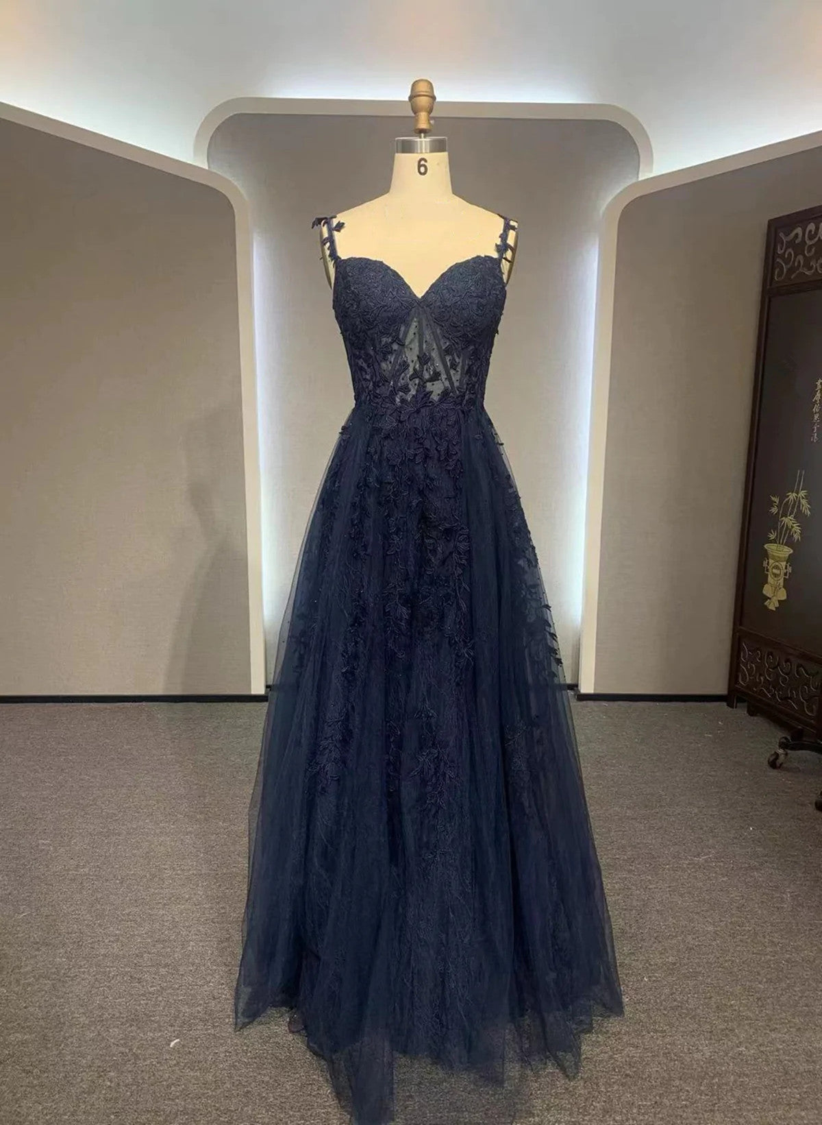 Vestido de fiesta azul marino de tul con encaje en forma de A 