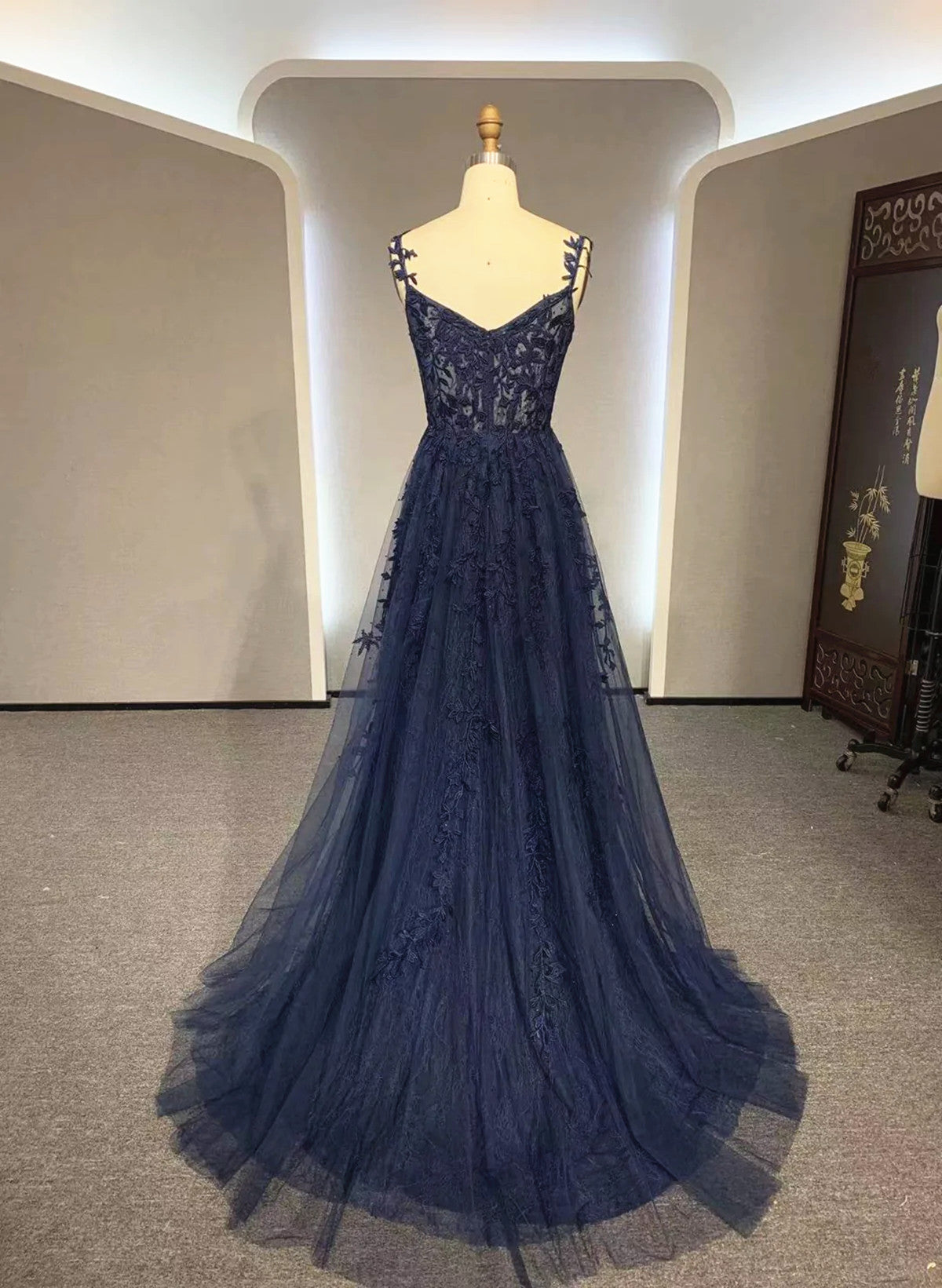 Vestido de fiesta azul marino de tul con encaje en forma de A 