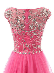 Hermoso vestido largo de fiesta de tul con cuentas