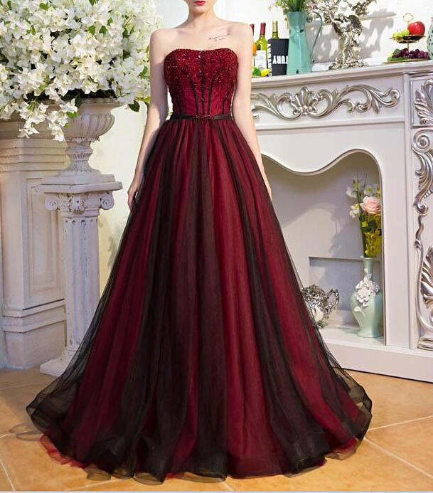 Vestido de fiesta largo de tul con escote redondo en rojo y negro y cuentas 