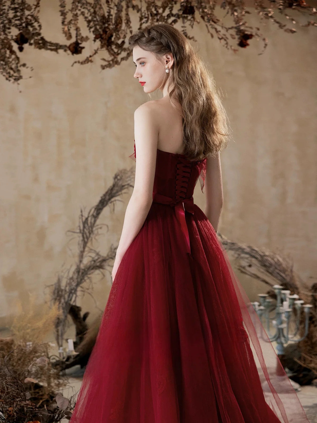 Vestido formal largo de tul con encaje, sin tirantes, corte A, color rojo vino 