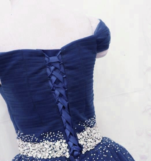 Vestido de fiesta de tul con cuentas azul oscuro en forma de A 