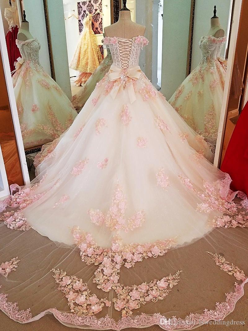 Vestido glamuroso de tul con flores rosas y hombros descubiertos para quinceañeras 