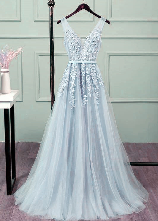 Hermoso vestido de fiesta largo de tul gris plateado con encaje y escote en V 
