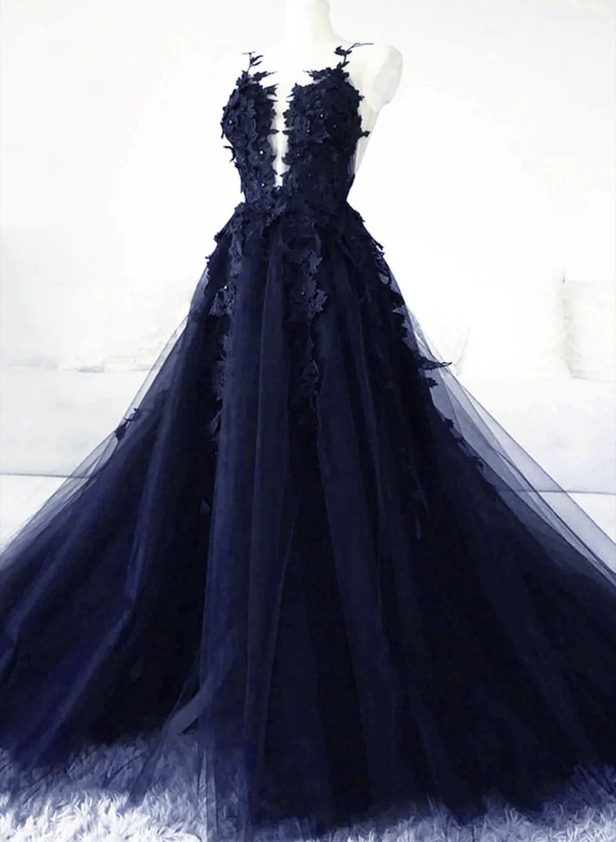 Vestido de fiesta de tul azul marino con apliques de encaje 