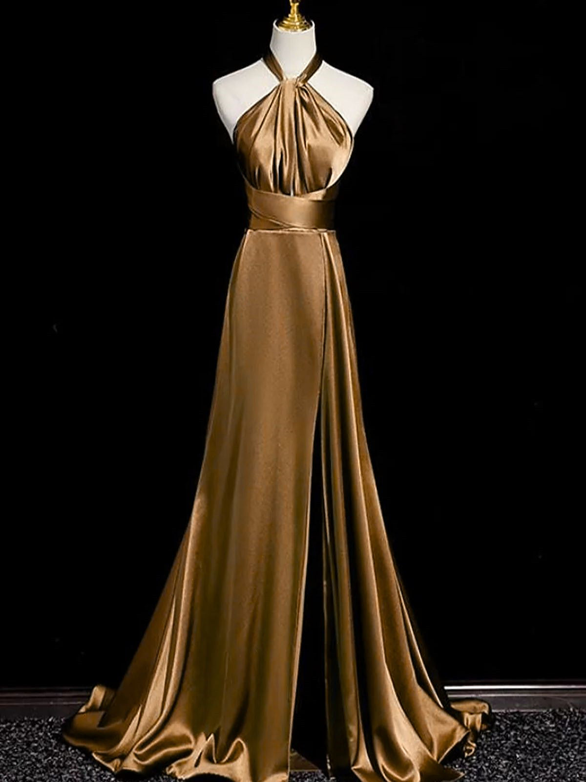Precioso vestido de fiesta de satén suave con cuello halter y corte A 